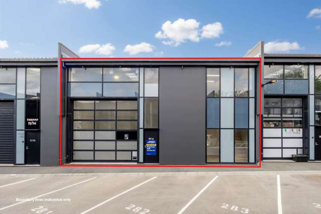 RARE VACANCY - WAREHOUSE / SHOWROOM WITH POWER