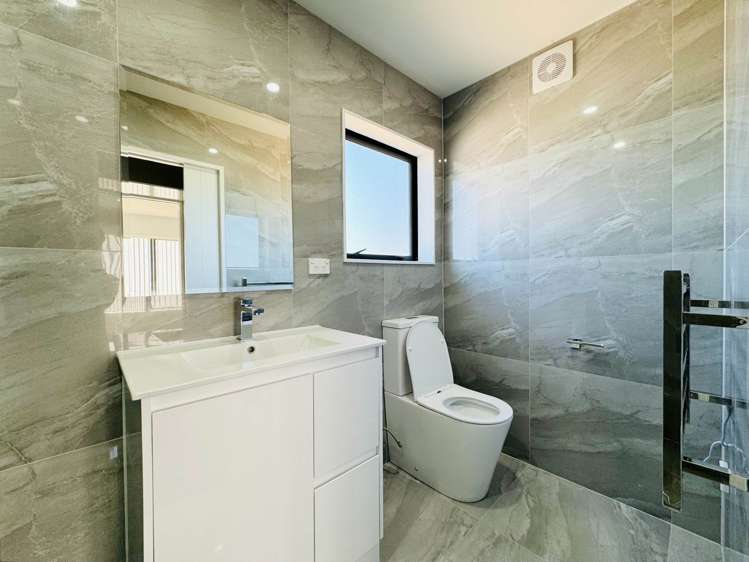 66A Maplesden Drive Clendon Park_5