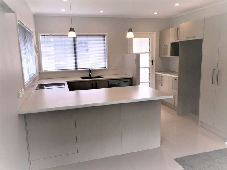 2/12 Ellice Road Totara Vale_1