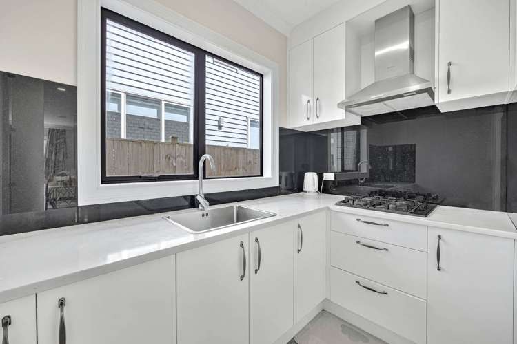 46 Donegal Park Drive Flat Bush_6