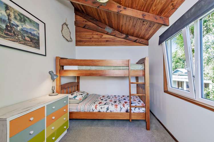 16 Ensors Place Waikuku Beach_21