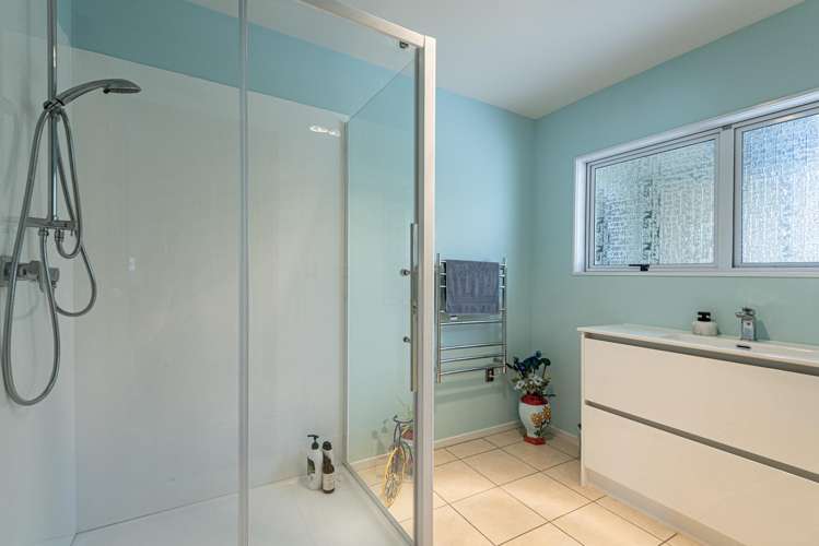 296 Beach Road Onerahi_10