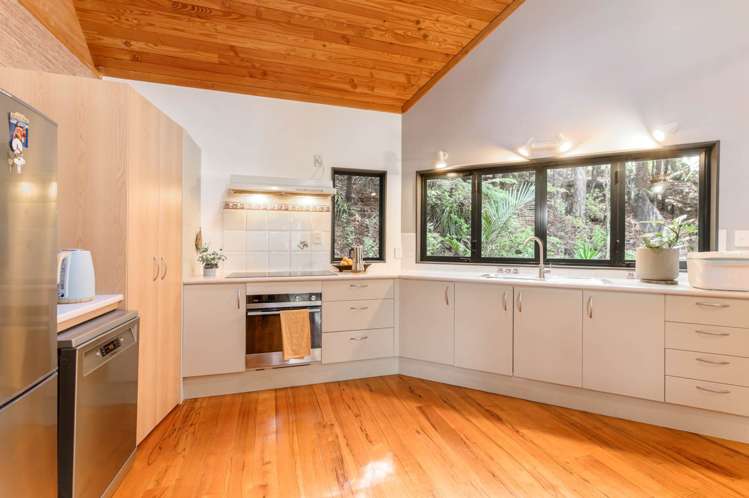 8 Kauri Loop Road Oratia_6