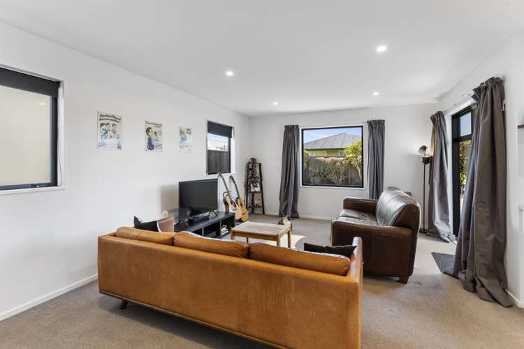 83 Faringdon Boulevard Rolleston_3