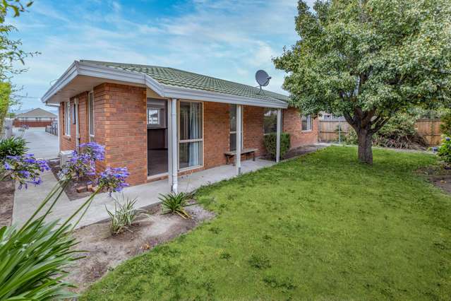 2/100 Springs Road Hornby_1