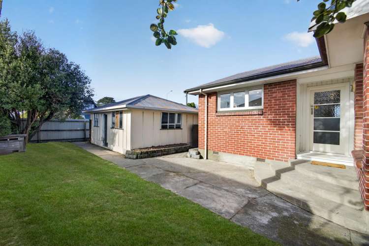 93 Gayhurst Road Dallington_18