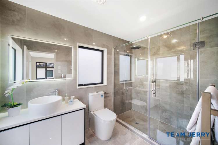 21 Knockanara Drive Flat Bush_30