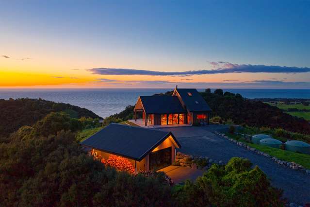 Architectural masterpiece with world-class views