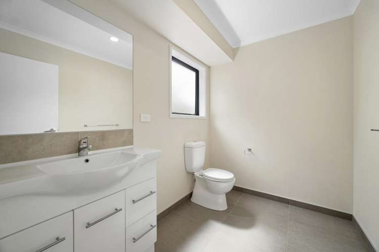 7 Puriri Crescent Hillcrest_15