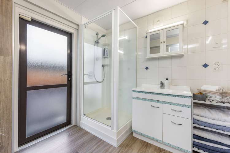 77 Clark Road Pahurehure_14