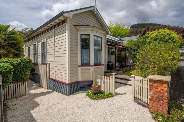 Fully Furnished Sunny 3 Bedroom Home in Nelson