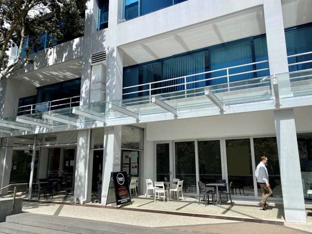 4/33 Hurstmere Road Takapuna_1