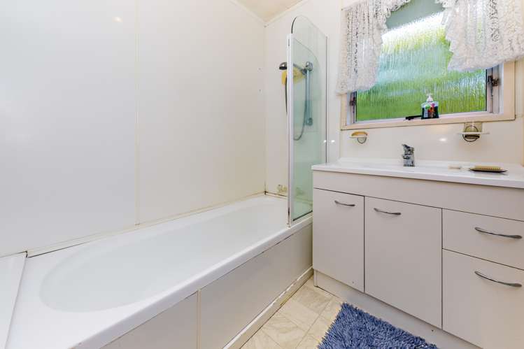 14 Sandrine Avenue Clover Park_9