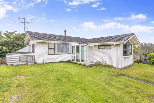 6 Arnold Grove Paraparaumu Beach_1