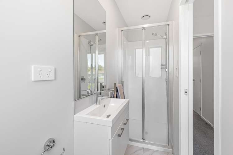 8/3 Fairdale Place Birkdale_8