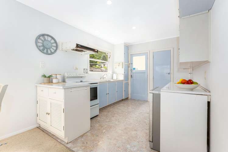 35 Castlerea Street Wainuiomata_10