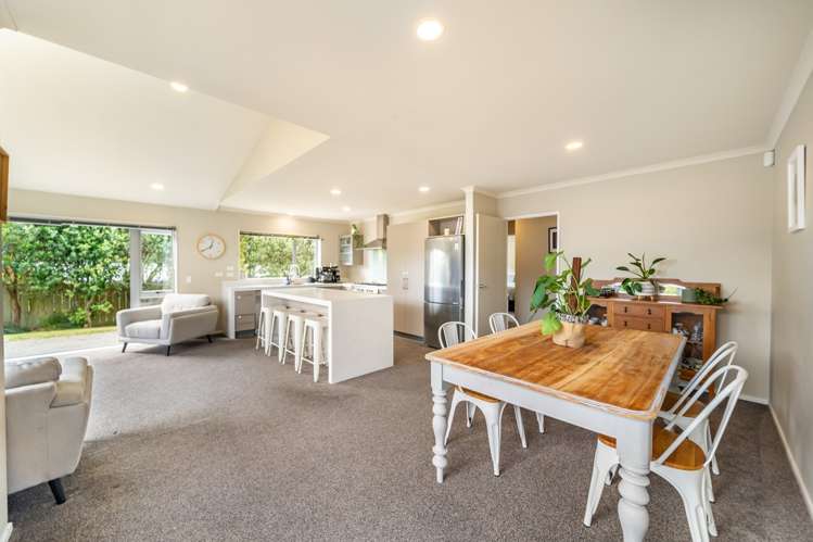 31 Te Puia Drive Aotea_8