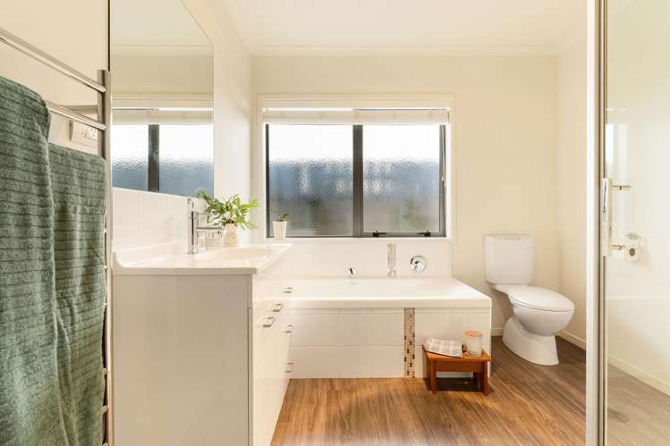 190 Ballintoy Park Drive Welcome Bay_9