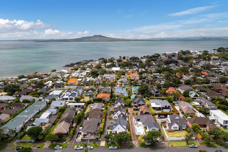 2/15 Saltburn Road Milford_17