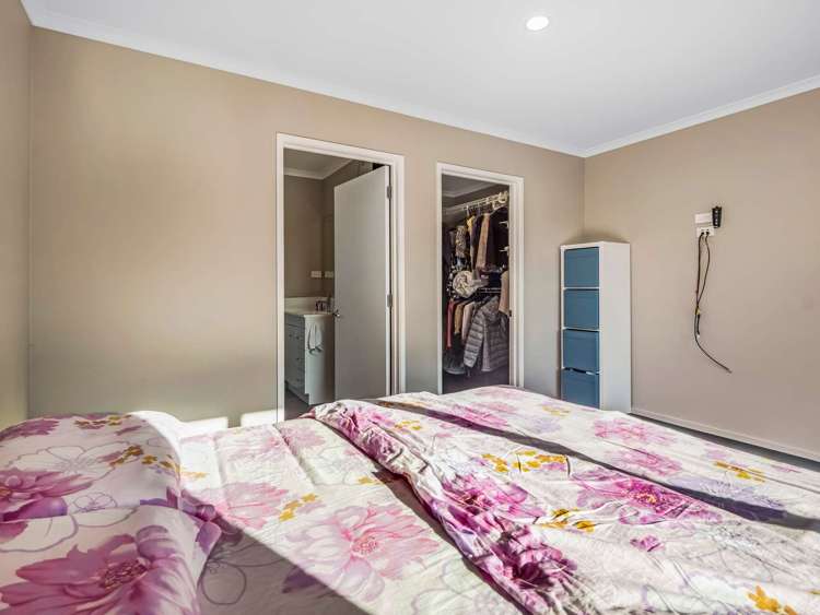 33 Faringdon Boulevard Rolleston_17