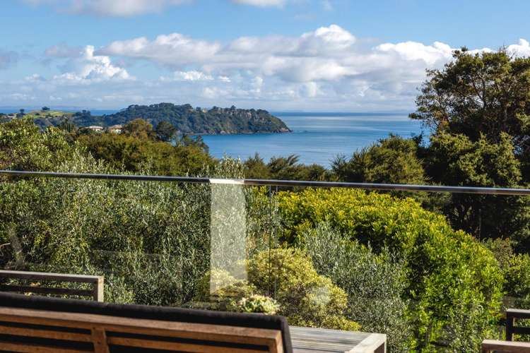 58 Victoria Road South Onetangi_2