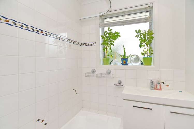 2/25 Blighs Road Strowan_13