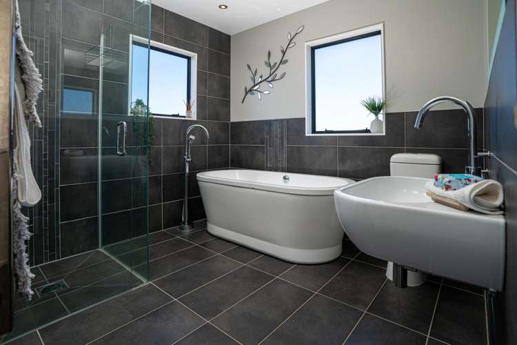 8 Shastri Terrace Khandallah_15
