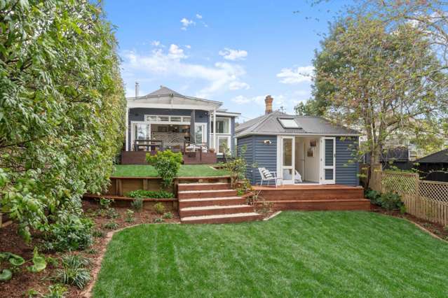 Vibrant Villa on Large Land