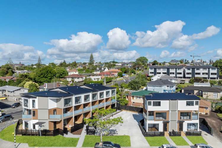 8,9,10/25 Griffen Park Road Mt Roskill_1