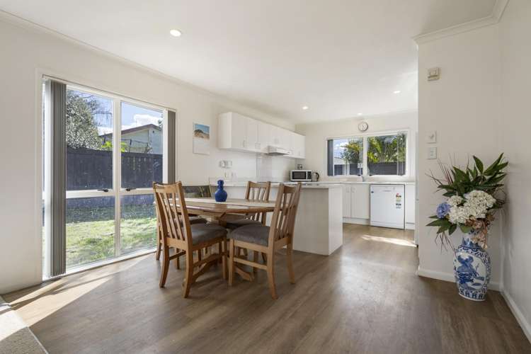 319a Royal Road Massey_14