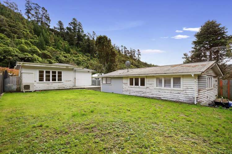 63 Sunny Grove Wainuiomata_18