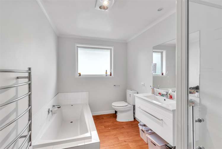 19 Defoe Place Waltham_13