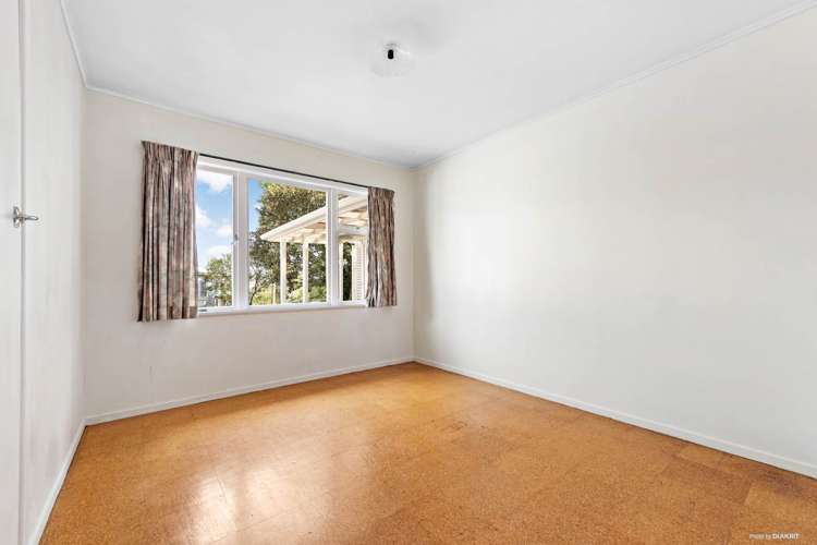 72 Cobham Crescent Kelston_17