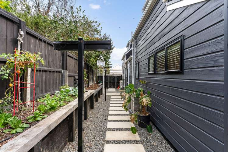 2/2 Lytton Street Devonport_18