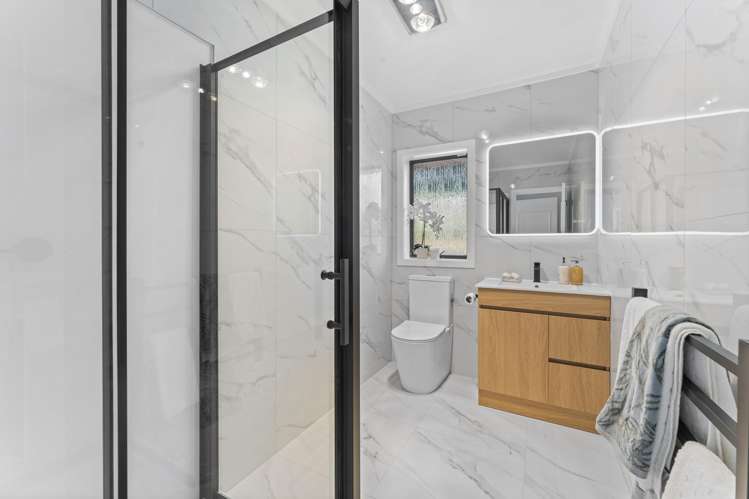 23 Lawrence Crescent Hill Park_13