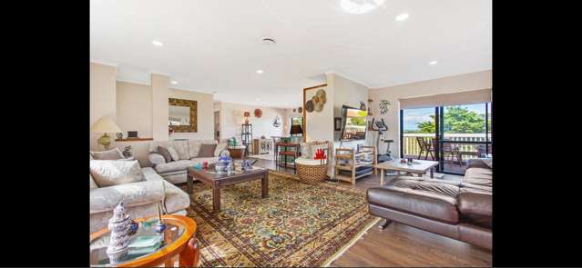 Beautiful house with view and close to Airport