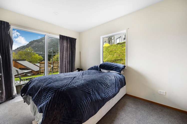 4b Dart Place Fernhill/Sunshine Bay_8