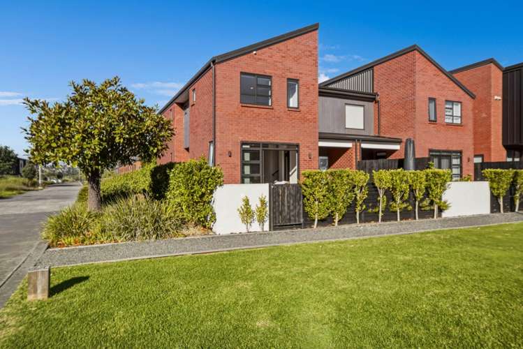 2 Whakatere Lane Hobsonville_4