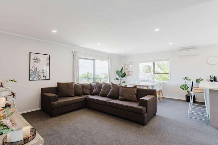 7 John Dee Crescent Red Beach_9