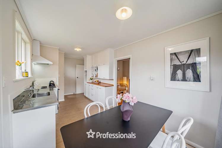 54 Bird Grove Stokes Valley_9