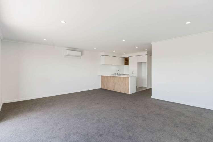 301/32 Shortfin Place Flat Bush_8