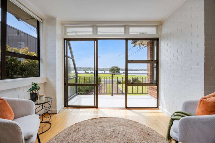 65 Kiwi Esplanade Mangere Bridge_5