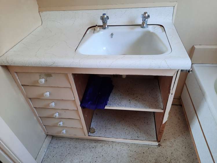 113 Gayhurst Road Dallington_17