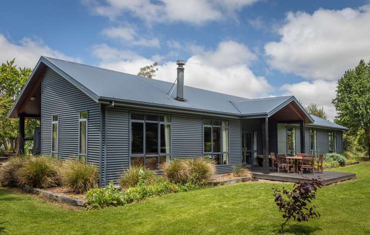 5693 West Coast Road Springfield_5