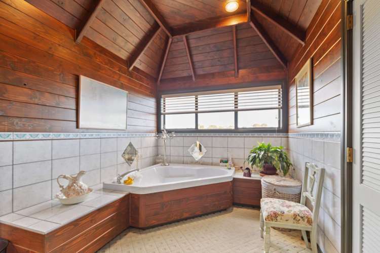 22 Shakespeare Road Bastia Hill_12