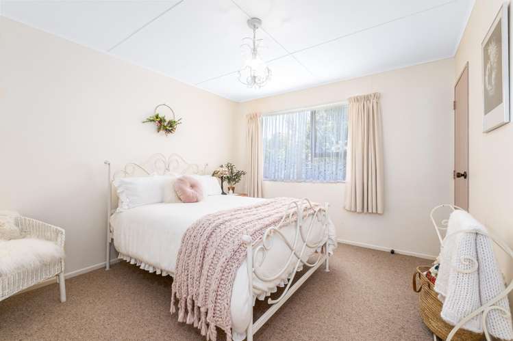 90 Omapere Street Whitby_15