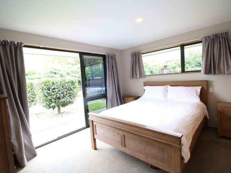 23 Falcon Drive Allenton_17