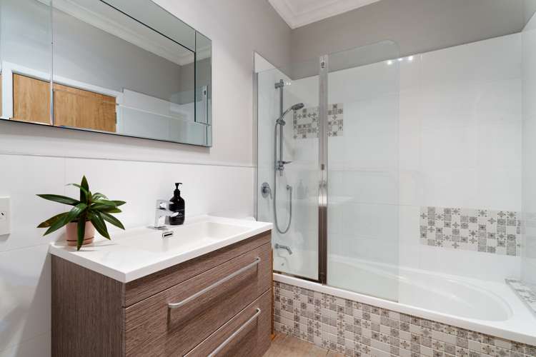 1004 Willowpark Road North Mayfair_8