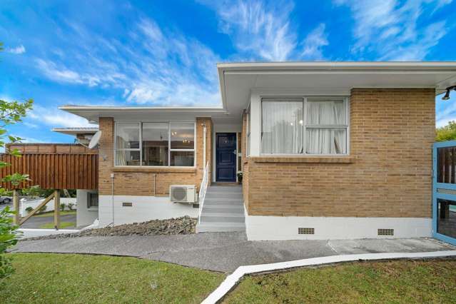 3 Beds + Huge Bonus Room + Top School Zone