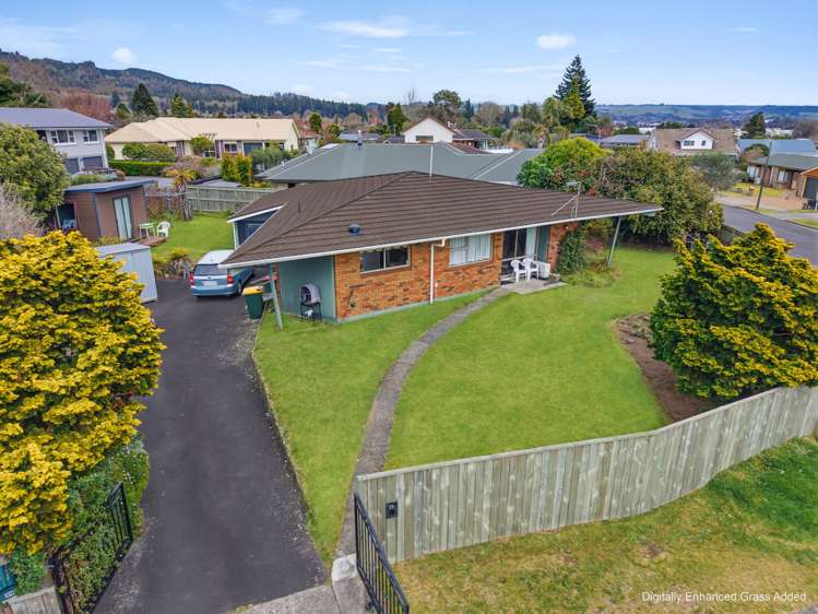 17 Burton Place Owhata_16